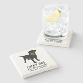 Funny Irish St. Patrick's Day Black Lab Lucky Dog Steinuntersetzer (Seitenansicht)