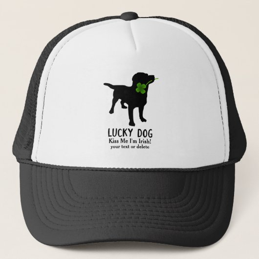 Funny Irish St. Patrick's Day Black Lab Lucky Dog Truckerkappe (Vorderseite)