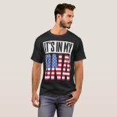 Funny IT IST IN MEINER DNA American Flag USA Roots T-Shirt (Vorne ganz)