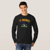 Funny It's Works auf meinem Computer-Software-Entw T-Shirt (Vorne ganz)