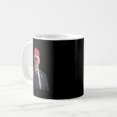 Funny Joe Biden Dons Trump 2024 Cap Kaffeetasse (Vorderseite Links)