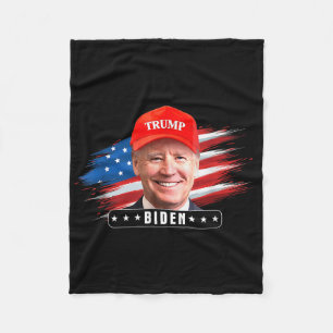 Funny Joe Biden mit Trump Fleecedecke