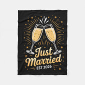 Funny Just Married Newlywed Honeymoon Couple 2026 Fleecedecke (Vorderseite)