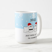 Funny Just Roll With It Toilet Paper Kaffeetasse (VorderseiteRechts)
