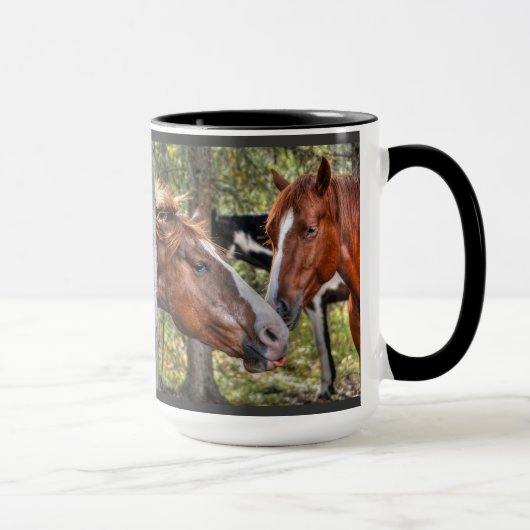 Funny Kastnut Stallion & Mare in einem waldreichen Tasse (Rechts)