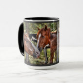 Funny Kastnut Stallion & Mare in einem waldreichen Tasse (Vorderseite Links)