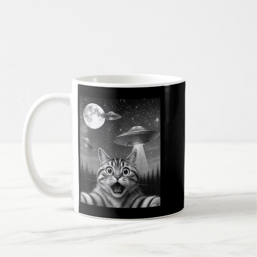Funny Katze in einem Wald mit Ufo Men W Kaffeetasse (Links)