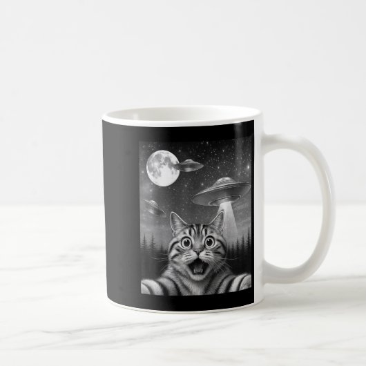Funny Katze in einem Wald mit Ufo Men W Kaffeetasse (Rechts)