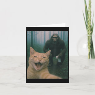 Funny Katze überrascht glücklich Selfie mit Bigfoo Karte