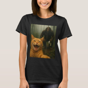 Funny Katze überrascht glücklich Selfie mit Bigfoo T-Shirt