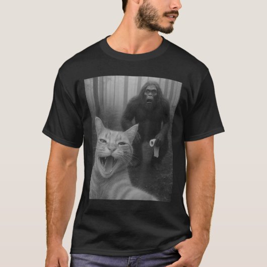Funny Katze überrascht glücklich Selfie mit Bigfoo T-Shirt (Vorderseite)