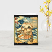 Funny Kawaii Sloth Ramen Noodle Bowl Japanese Wave Karte (Gelbe Blume)