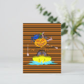 Funny Kayaker Skeleton Kayaking Pumpkin Halloween Postkarte (Stehend Vorderseite)
