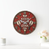 Funny Keep Calm and Dink On | Rustic Pickleball Große Wanduhr (Zuhause)