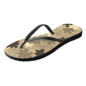 Funny Khaki Brown Puzzle Muster Name oder Text hin Badesandalen (Schrägansicht)