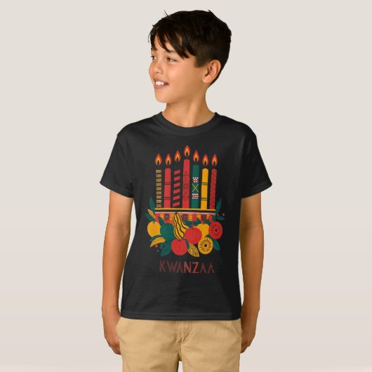 Funny Kinara Seven Candles Kwanzaa Feier 2 T-Shirt (Vorne ganz)
