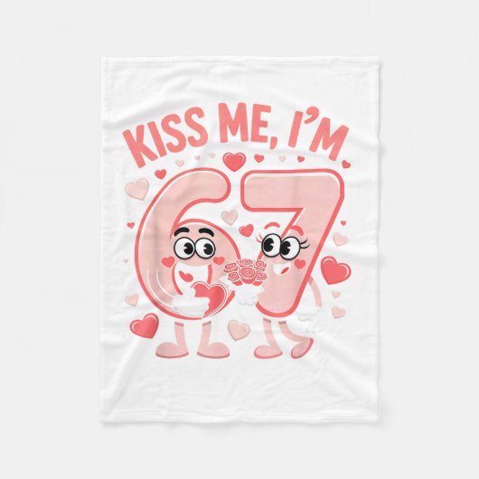 Funny Kiss Me I'm 67 Cute Valentine's Day Couples  Fleecedecke (Vorderseite)