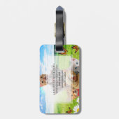 Funny Kittens auf grünem Feld. Gepäckanhänger (Rückseite vertikal)