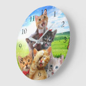 Funny Kittens auf grünem Feld. Große Wanduhr (Winkel)