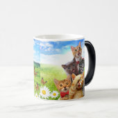 Funny Kittens auf grünem Feld. Verwandlungstasse (VorderseiteRechts)