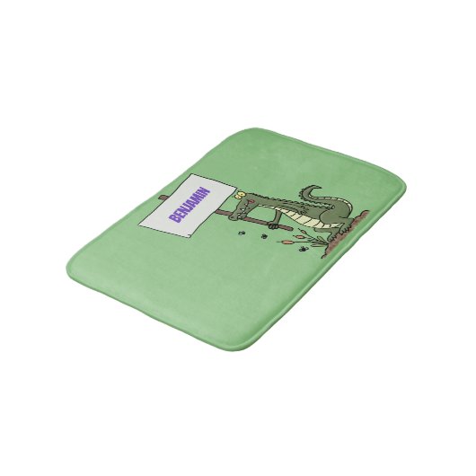 Funny Krocodil-Alarm mit Schild Cartoon Badematte (Schrägansicht)