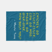 Funny Kung W Movie Quotes - Chicken Go Cluck Cow G Fleecedecke (Vorderseite (Horizontal))