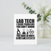 Funny Labrador tech zitiert Labortechniker Spaß Postkarte (Stehend Vorderseite)