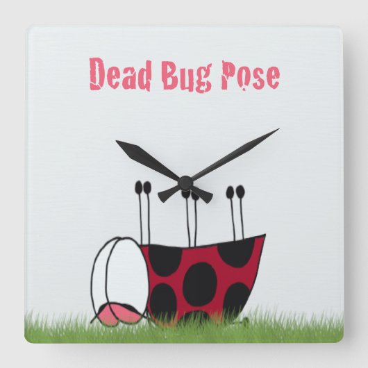 Funny Ladybug Dead Bug Yoga Pose Quadratische Wanduhr (Vorderseite)
