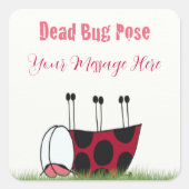Funny Ladybug Dead Bug Yoga Pose Quadratischer Aufkleber (Vorderseite)