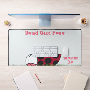Funny Ladybug Dead Bug Yoga Pose Schreibtischunterlage