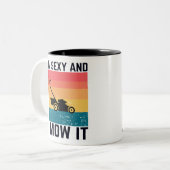 Funny Lawnmower Geschenk - Ich bin sexy und mähe e Zweifarbige Tasse (Vorderseite Links)