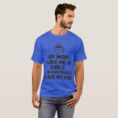 Funny Lazy Morning Quote My Mom Woke Me Up Earlyhe T-Shirt (Vorne ganz)