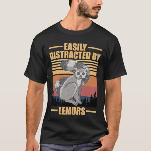 funny lemurs easily distracted by lemurs  T-Shirt (Vorderseite)
