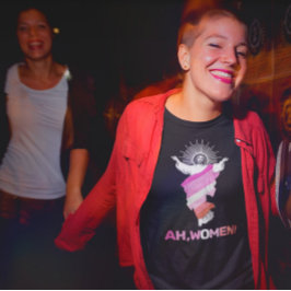 Funny Lesbian Pride AH, FRAUEN! T-Shirt