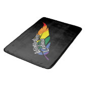 Funny LGBTQ | Play On Words | Pride | Rainbow Badematte (Schrägansicht)