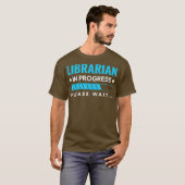 Funny Librarian in Progress Library Science T-Shirt (Vorne ganz)