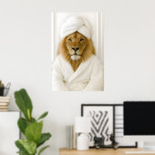 Funny Lion Bathroom Print, Lion In Bathrobe Poster (Heimbüro)