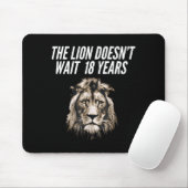 Funny Lion Meme The Lion Doesn't Wait 18 Years Gen Mousepad (Mit Mouse)
