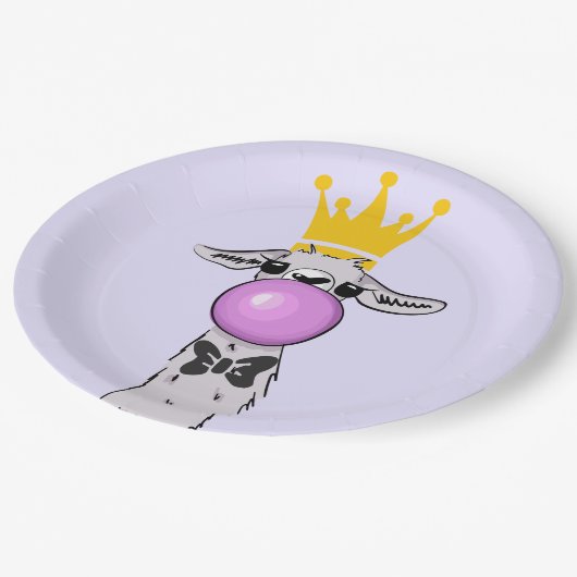 Funny Llama Illustration bläst eine rosa Blase Pappteller (Schrägansicht)