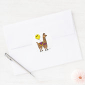 Funny Llama mit Smiley Balloon Cartoon Runder Aufkleber (Umschlag)
