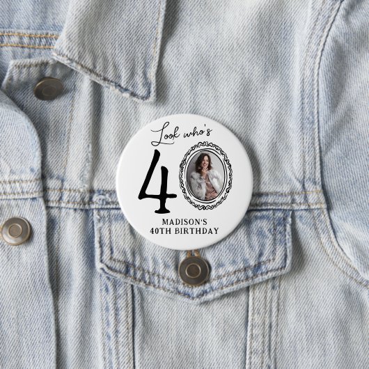 Funny Look Who's 40! Photo 40th Birthday Button (Beispiel)