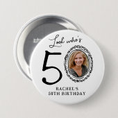 Funny Look Who's 50! Photo 50th Birthday Button (Vorne & Hinten)