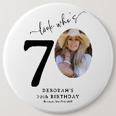 Funny 'Look Who's 70' Stilvoll 70. Geburtstag Button (Vorderseite)