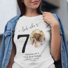 Funny 'Look Who's 70' Stilvoll 70. Geburtstag T-Shirt