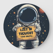 Funny Lost in Thought Astronaut Space Illustration Große Wanduhr (Vorderseite)