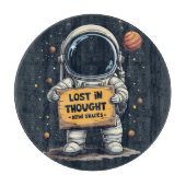Funny Lost in Thought Astronaut Space Illustration Schneidebrett (Vorderseite)