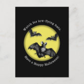 Funny Low Flying Bats Happy Halloween Postkarte (Vorderseite)