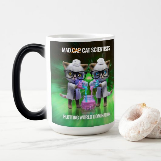 Funny Mad Cat Scientists planen Weltherrschaft Verwandlungstasse (Mit Donut)