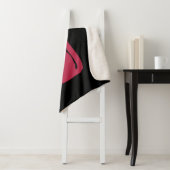 Funny Magenta Cat on Black Cartoonic Sherpadecke (Beispiel)