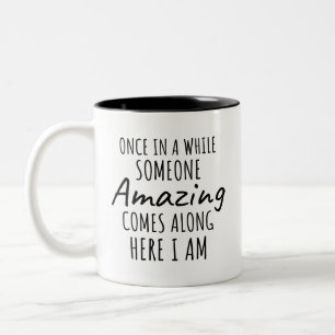 Funny, mal in einer Weile kommt jemand Phantastisc Zweifarbige Tasse